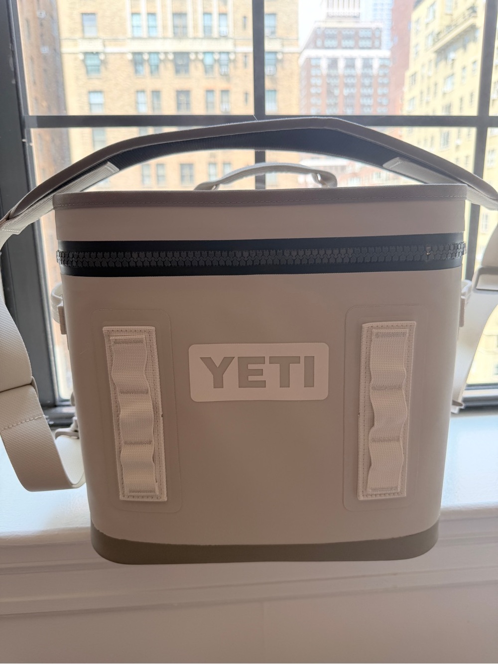 Yeti Hopper Flip 12 Cooler — Sandstone Beige